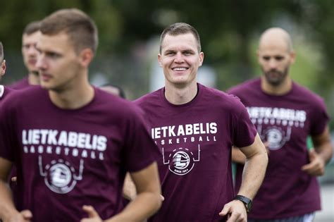 „Lietkabelio“ žaidėjai išsidalijo marškinėlių numerius.